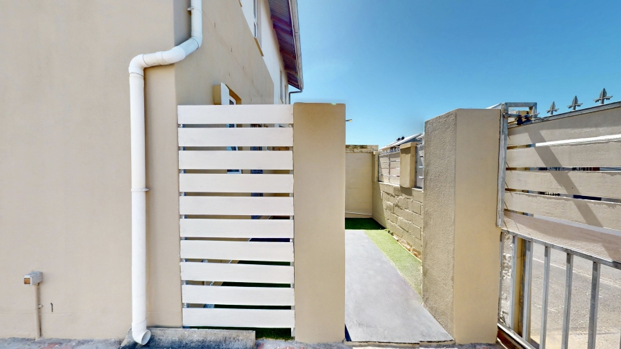 3 Bedroom Property for Sale in Harmony Village Western Cape